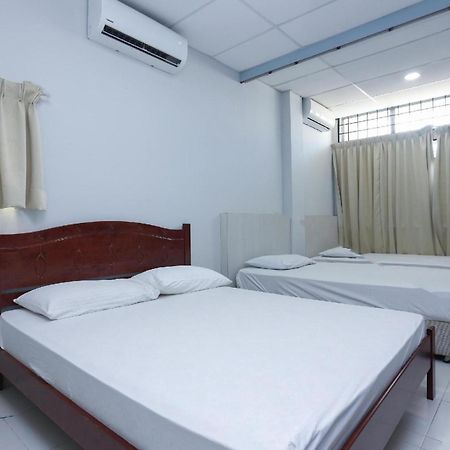 Spot On 89796 D'Noor Budget Inn كوتا بْهارو المظهر الخارجي الصورة
