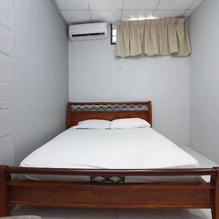 Spot On 89796 D'Noor Budget Inn كوتا بْهارو المظهر الخارجي الصورة