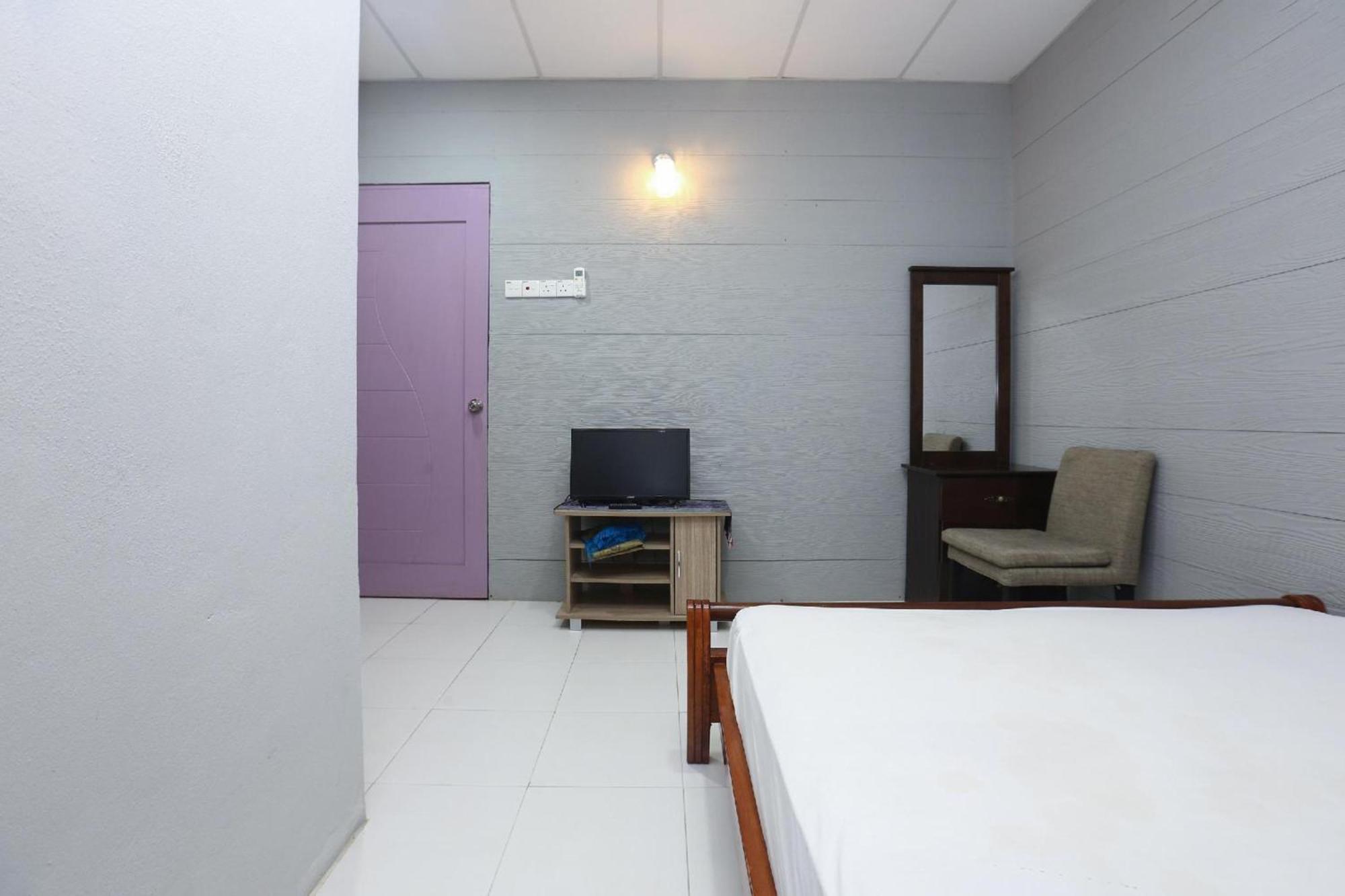 Spot On 89796 D'Noor Budget Inn كوتا بْهارو المظهر الخارجي الصورة