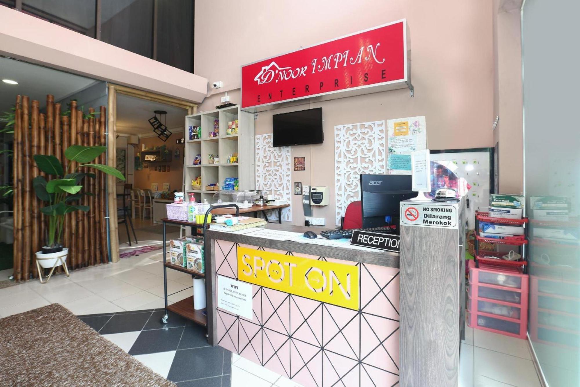 Spot On 89796 D'Noor Budget Inn كوتا بْهارو المظهر الخارجي الصورة