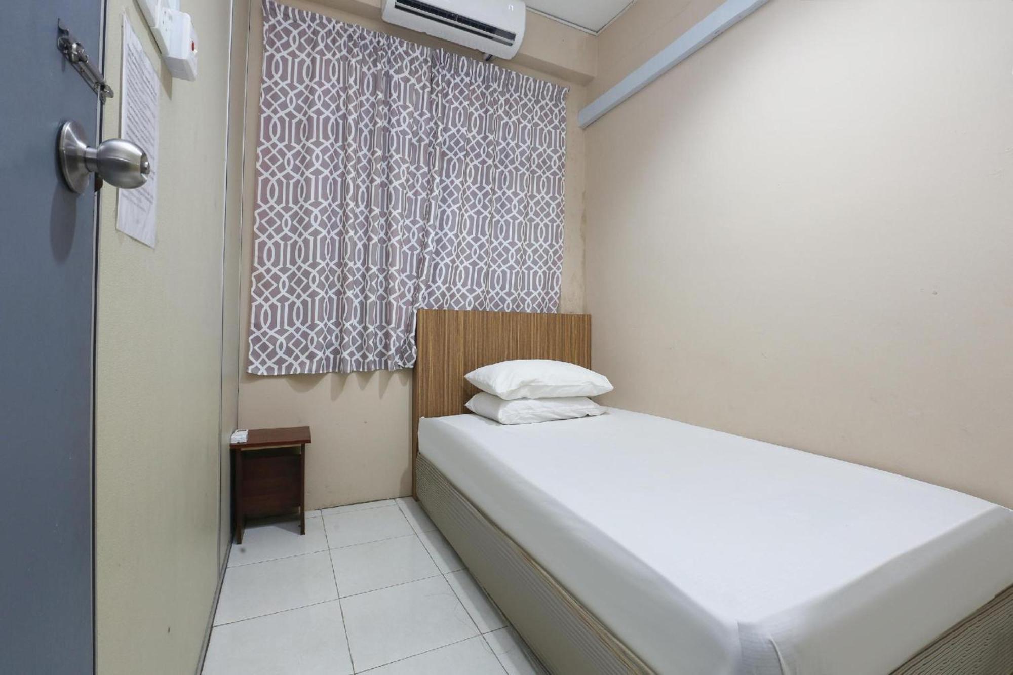 Spot On 89796 D'Noor Budget Inn كوتا بْهارو المظهر الخارجي الصورة