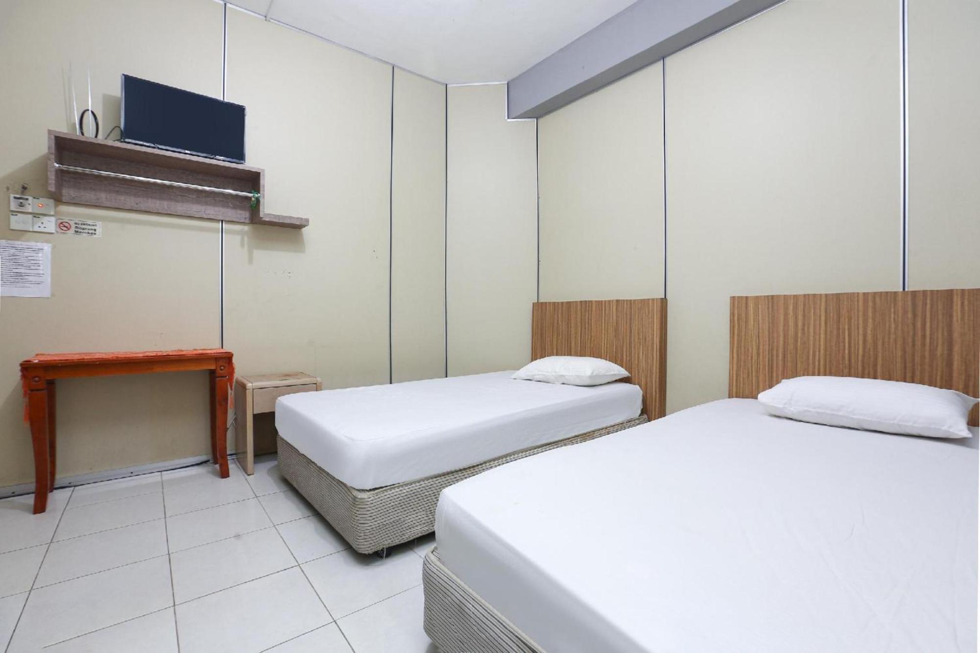 Spot On 89796 D'Noor Budget Inn كوتا بْهارو المظهر الخارجي الصورة