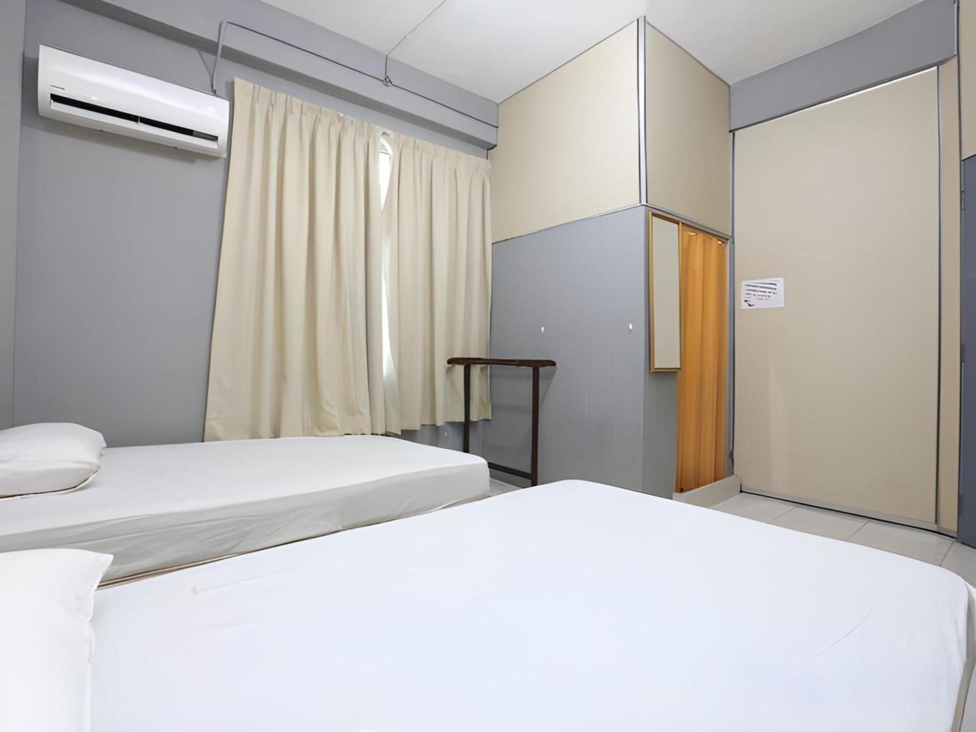 Spot On 89796 D'Noor Budget Inn كوتا بْهارو المظهر الخارجي الصورة
