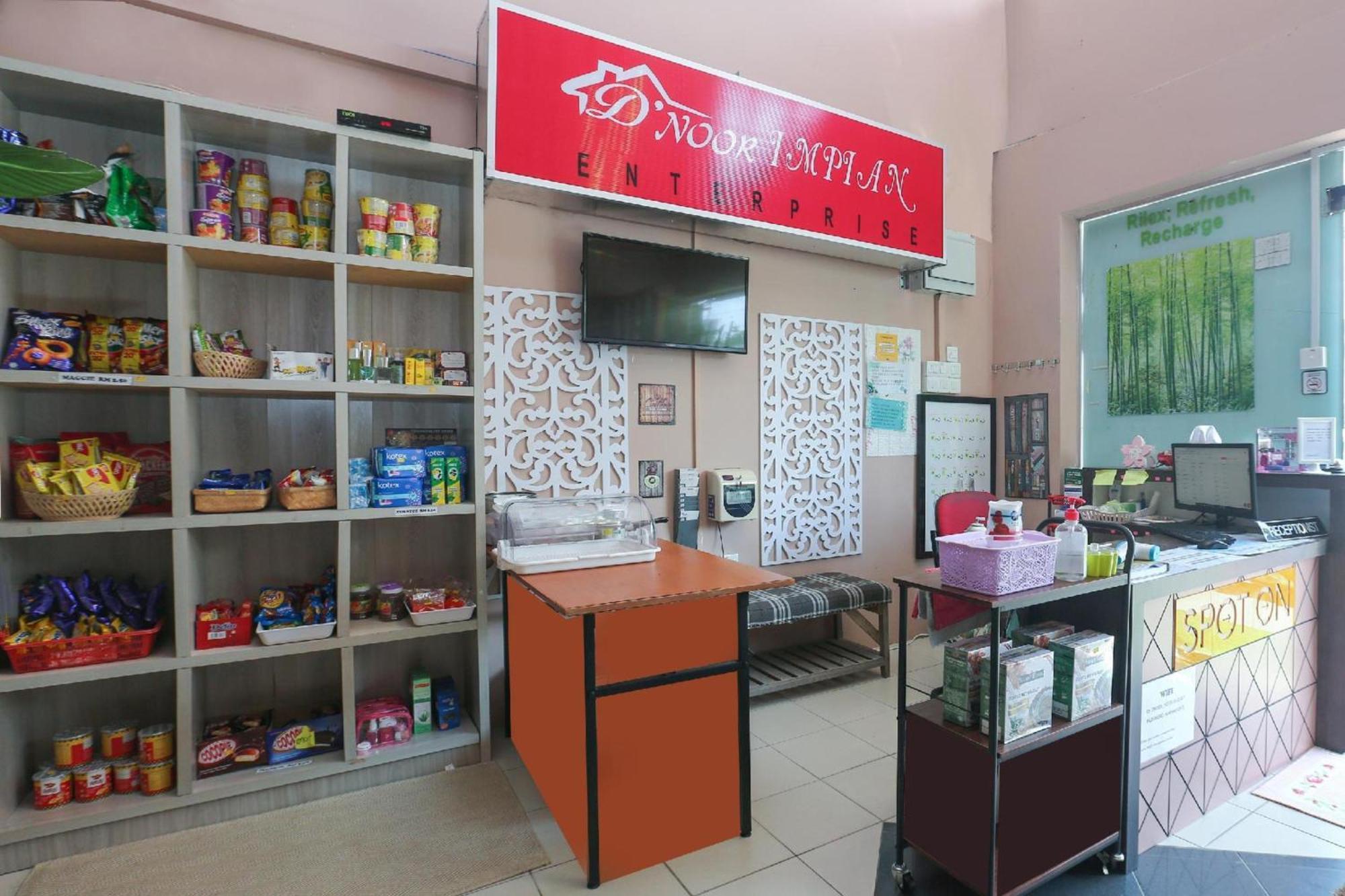 Spot On 89796 D'Noor Budget Inn كوتا بْهارو المظهر الخارجي الصورة