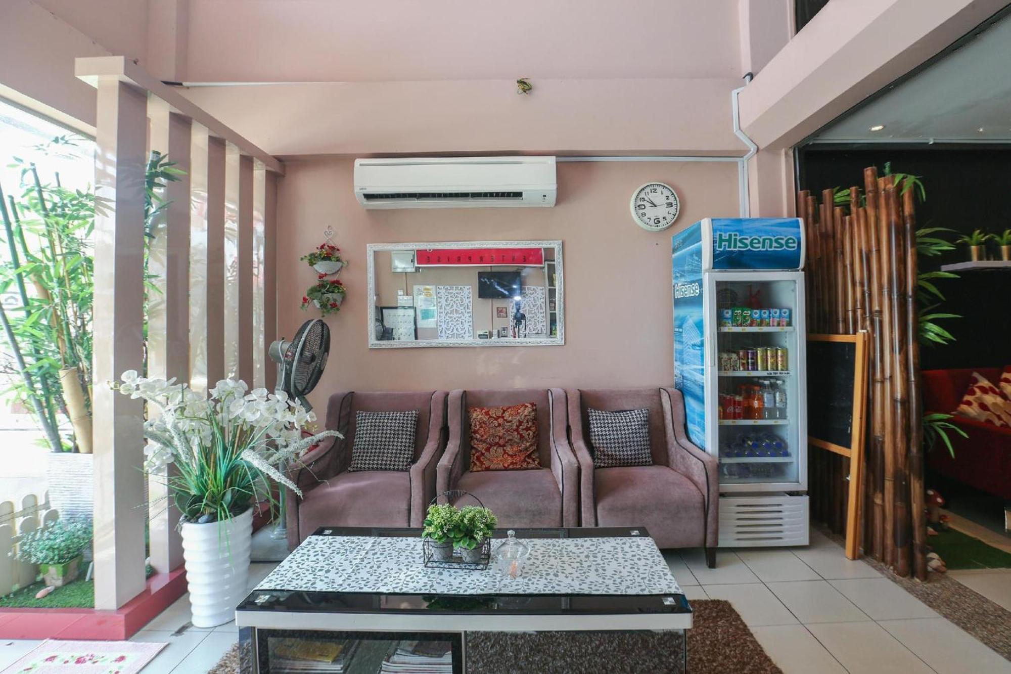 Spot On 89796 D'Noor Budget Inn كوتا بْهارو المظهر الخارجي الصورة