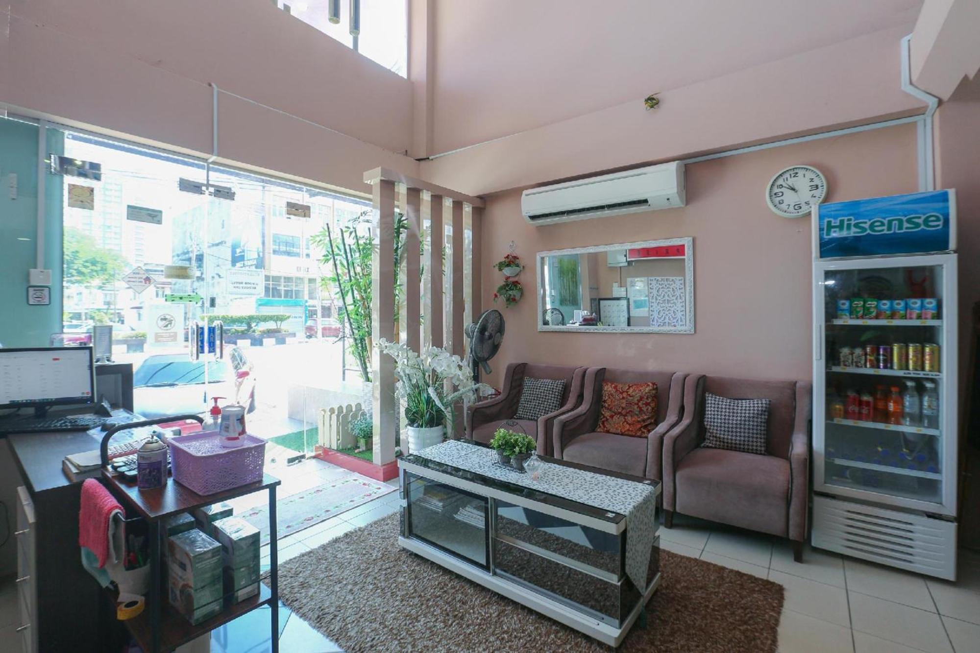 Spot On 89796 D'Noor Budget Inn كوتا بْهارو المظهر الخارجي الصورة